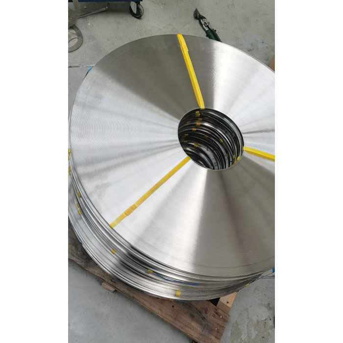 Како се менуваат механичките својства на 316 ленти од не'рѓосувачки челик на различни температури на околината?